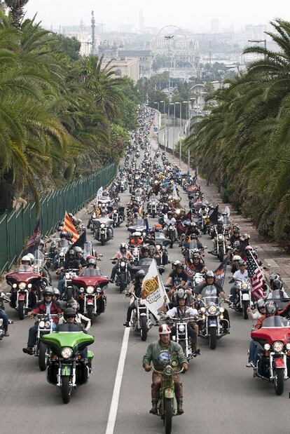 Caravana de motos Harley-Davidson en Barcelona.