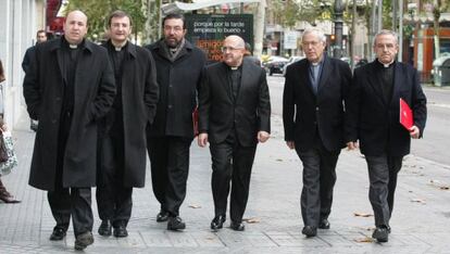 Los seis sacerdotes miembros del &uacute;ltimo consejo de Cajasur.