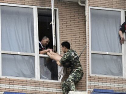 Secuencia del rescate en la que el soldado coge a la niña mientras empuja al padre para evitar que se tire por la ventana.