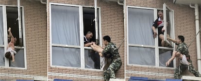 Secuencia del rescate en la que el soldado coge a la niña mientras empuja al padre para evitar que se tire por la ventana.