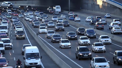 Drivers on Madrid's access roads observing the 70 km/h speed limit.