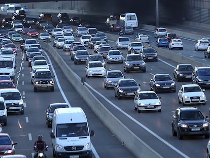 Drivers on Madrid's access roads observing the 70 km/h speed limit.