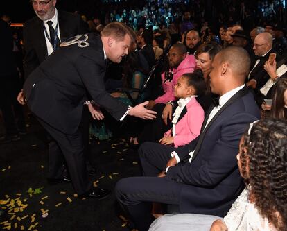 La expectación ante la pequeña fue tal que hasta el conductor de la gala, James Corden, se acercó a saludarla para pedirle participar en uno de los números de la noche.