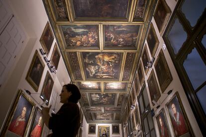 Las obras del techo de la Galería de retratos de arzobispos son de la primera década de 1600.