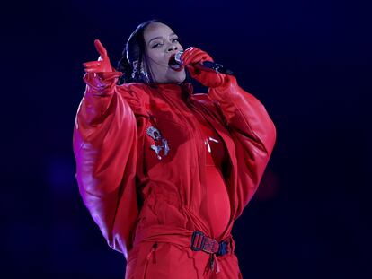 Rihanna, durante su actuación en la Super Bowl.