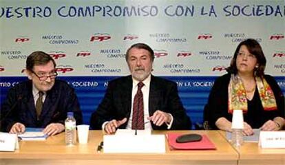 Jaime Mayor Oreja, ayer, en la sede central del PP.