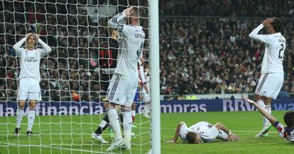 Cristiano, Ramos, Benzema y Varane lamenta una ocasión fallada en la eliminación del Madrid en la vuelta de los octavos de la Copa (2-2).