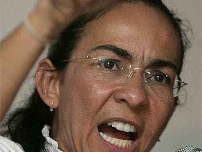 Heloísa Helena responde a la prensa en Río de Janeiro la semana pasada.