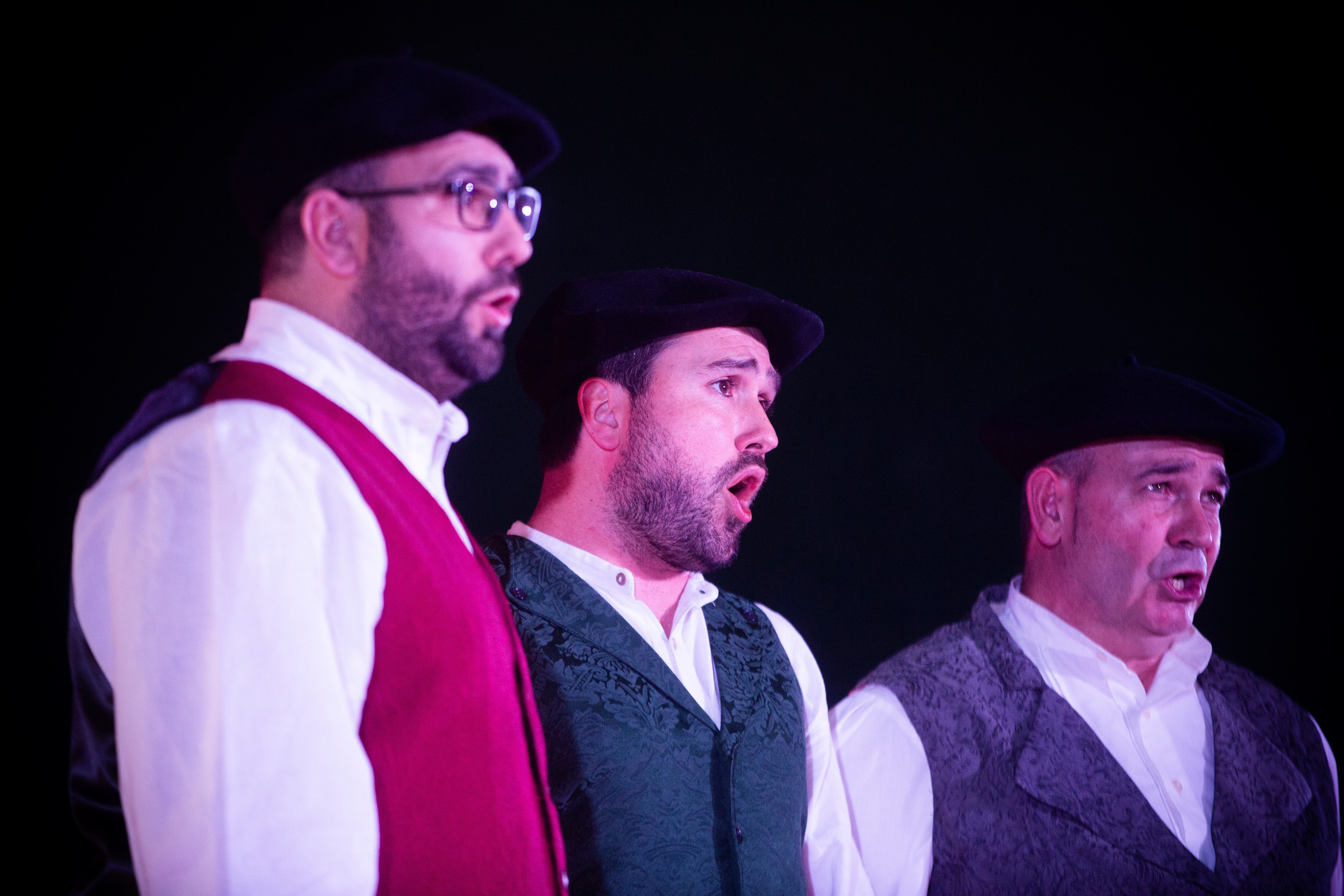 Un coro tradicional vasco, durante el homenaje póstumo al chef Luis Irizar en el Centro Vasco-Euskal Etxea en la Ciudad de México el día 30.