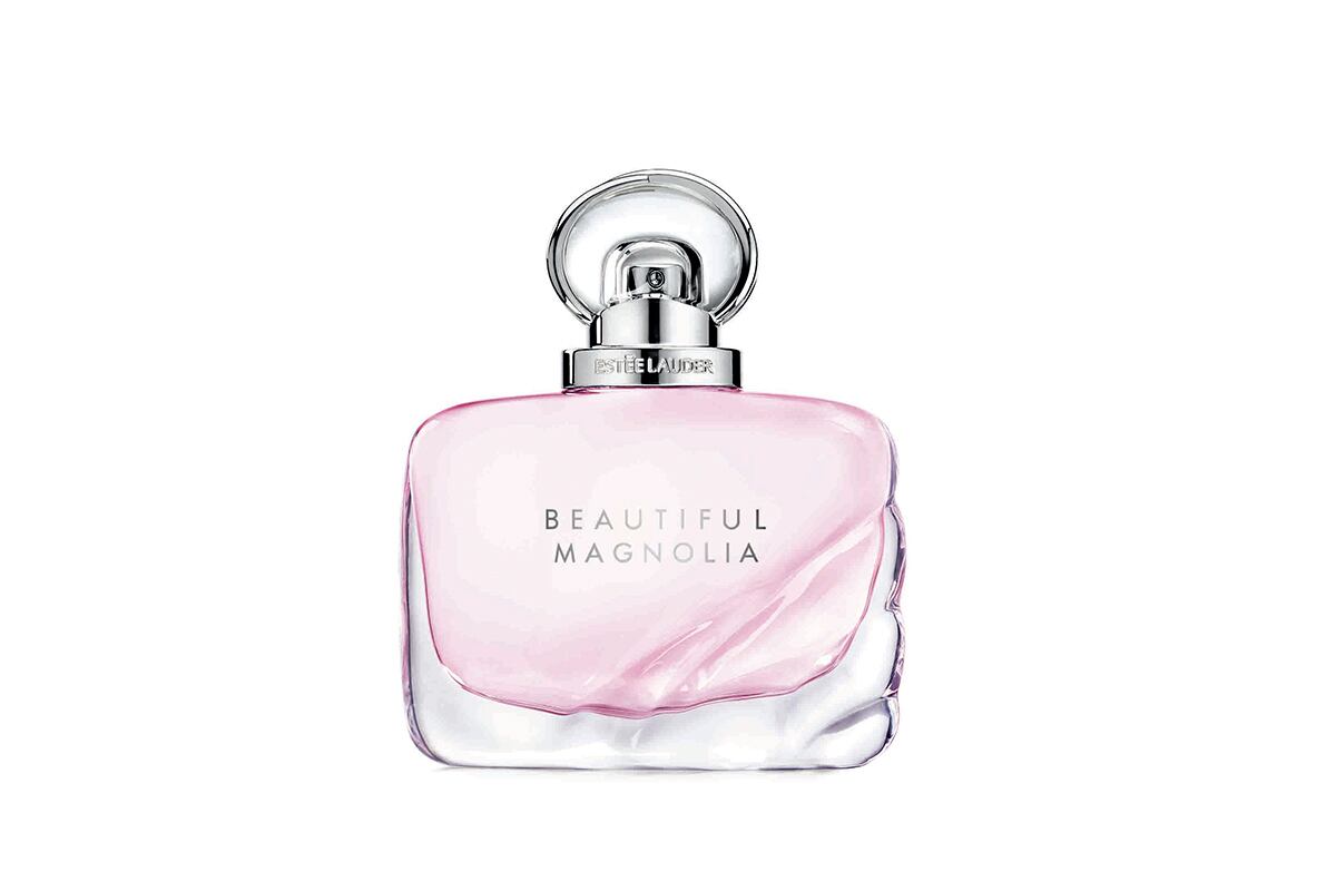 Con un aromático corazón de magnolia, Beautiful Magnolia surge como una historia de amor: una fragancia floral, fresca e intensa, con un contraste inesperado de gardenia y rosas, y notas cálidas de madera de cedro y sándalo. Precio: 105 € (100 ml)