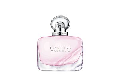 Con un aromático corazón de magnolia, Beautiful Magnolia surge como una historia de amor: una fragancia floral, fresca e intensa, con un contraste inesperado de gardenia y rosas, y notas cálidas de madera de cedro y sándalo. Precio: 105 € (100 ml)