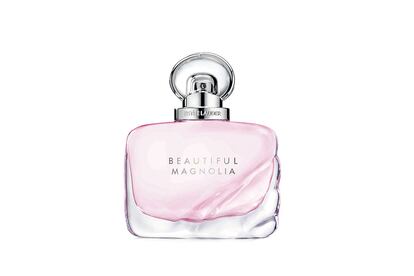 Con un aromático corazón de magnolia, Beautiful Magnolia surge como una historia de amor: una fragancia floral, fresca e intensa, con un contraste inesperado de gardenia y rosas, y notas cálidas de madera de cedro y sándalo. Precio: 105 € (100 ml)