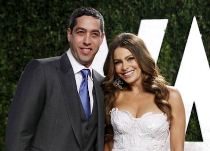 La actriz Sofía Vergara y su entonces pareja Nick Loeb, en la fiesta post Oscar de 'Vanity Fair' de 2012.