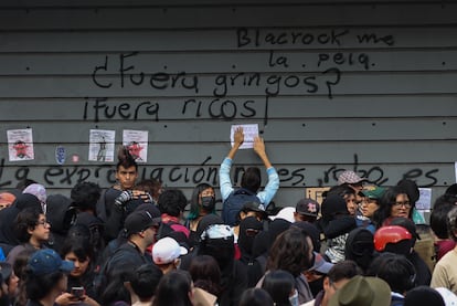 Una de las demandas de los manifestantes ha sido la cancelación definitiva del mega proyecto Fuentes Brotantes porque "representa un riesgo ambiental, cultural y social y es parte del modelo de ciudad gentrificadora que desplaza y encarece la vida".