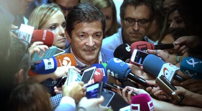 El presidente de la gestora del PSOE, Javier Fernández.