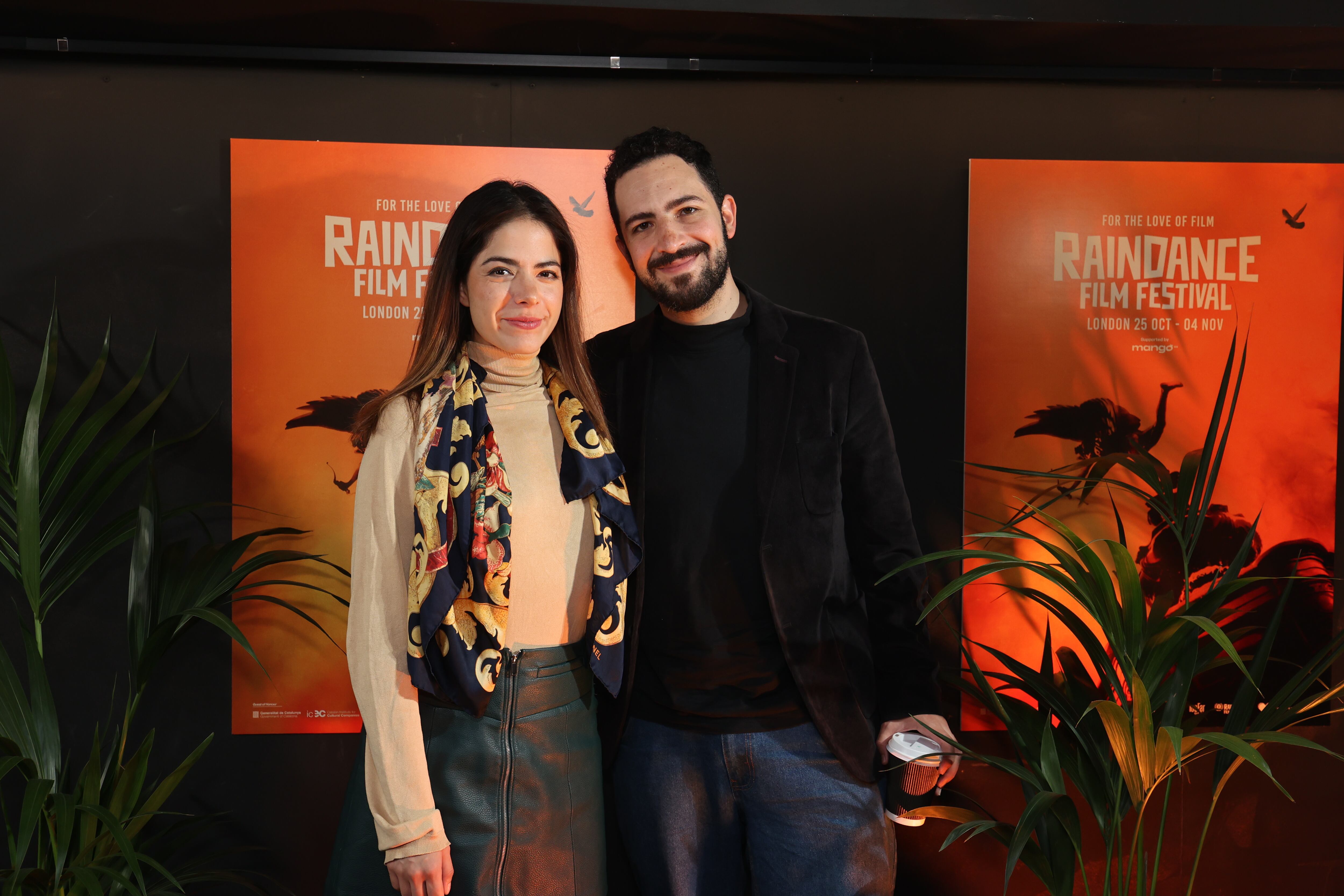 Adriana Llabrés, protagonista, y Diego del Río, director de la película 'Todo el silencio'.