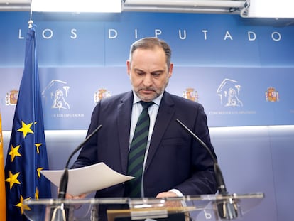 El exministro socialista José Luis Ábalos, antiguo responsable de la cartera de Transportes, durante la rueda de prensa del martes.