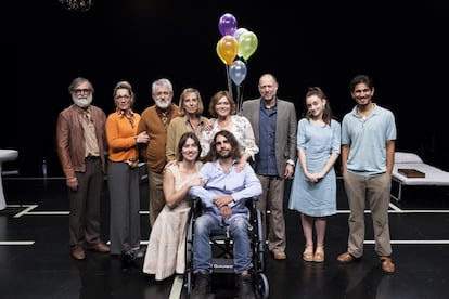 Los actores de 'Mi hijo sólo camina un poco más lento', en el Teatro Arriaga.