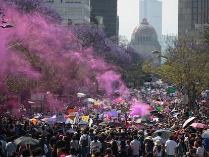 Vista general de la movilización por el Día Internacional de la Mujer, en Ciudad de México.