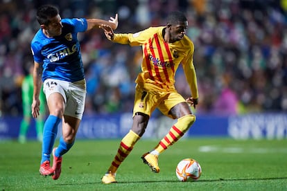 Dembélé, ante Barbosa, del Linares.