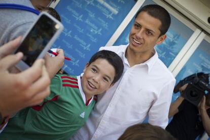 Chicharito, tras pasar el reconocimiento médico. 