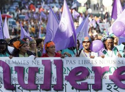 Participantes en la manifestación que recorrió las calles principales de Vigo.