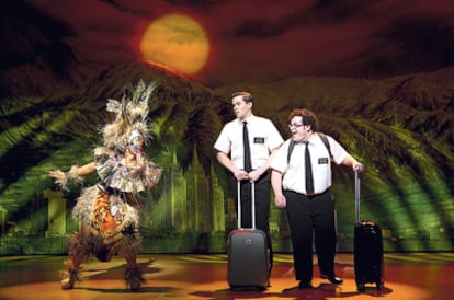 <b>Momento de <i>The Book of Mormon,</i> el musical con el que Trey Parker y Matt Stone evangelizan en el nuevo Broadway.</b>