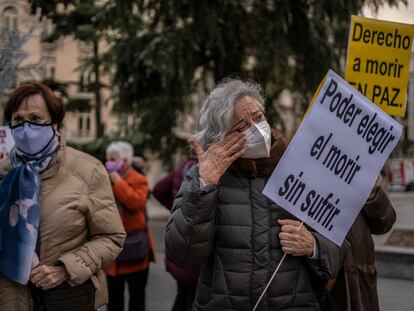 Concentración frente al Congreso en apoyo a la ley de eutanasia en diciembre de 2020.