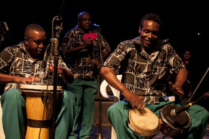 Marabú es una banda de la comunidad de Mascarilla especializada en el estilo típico choteño: la “bomba”. Este es un género musical y dancístico que conjuga sonidos andinos y  afro. El dominio de la “bomba” ha permitido a Marabú viajar por diferentes países del mundo, entre ellos Corea del Sur.