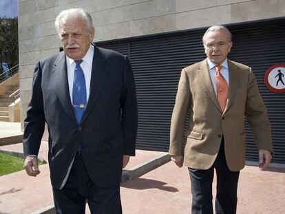 Ricardo Fornesa (izquierda), junto a Isidro Fainé, después de una conferencia en el IESE.