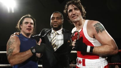 El primer ministro de Canad&aacute;, Justin Trudeau, a la derecha, en un combate de boxeo.