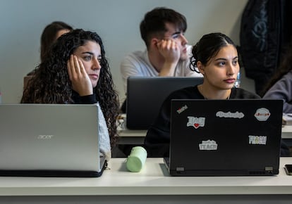 Estudiantes en una clase de Escuela de Educación de la Universidad de Valencia, el 3 de febrero.