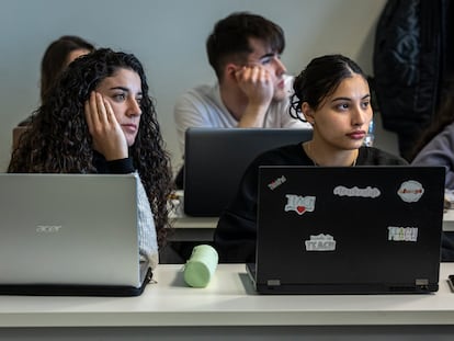 Estudiantes en una clase de Escuela de Educación de la Universidad de Valencia, el 3 de febrero.