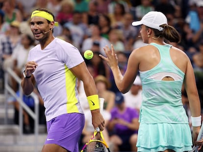 Nadal y Swiatek, durante una exhibición reciente en la central de Nueva York.