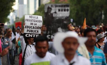 Protesta de maestros de la CNTE este viernes.