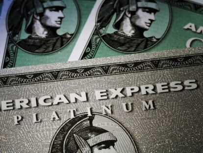 Varias tarjetas de American Express.