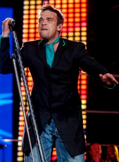 Robbie Williams durante una actuación en 2006