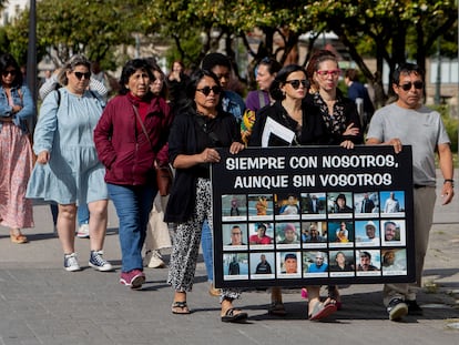 Las familias de las víctimas de 'Villa de Pitanxo' se manifiestan en Pontevedra por la salida de la expedición sin autorización judicial, la pasada semana.
