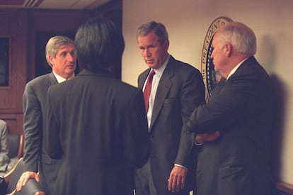 George Bush com o vice-presidente Cheney e Condoleezza Rice.