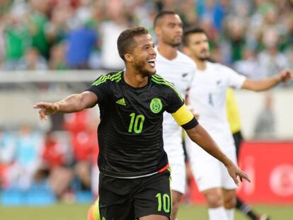 Giovani Dos Santos festeja su gol contra Nueva Zelanda