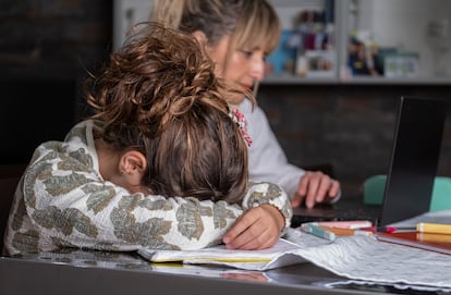 Los padres deben mantener la confianza que tienen de sus hijos adolescentes a pesar de que a veces tengan actitudes que nos puedan horrorizar.