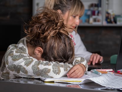 Los padres deben mantener la confianza que tienen de sus hijos adolescentes a pesar de que a veces tengan actitudes que nos puedan horrorizar.