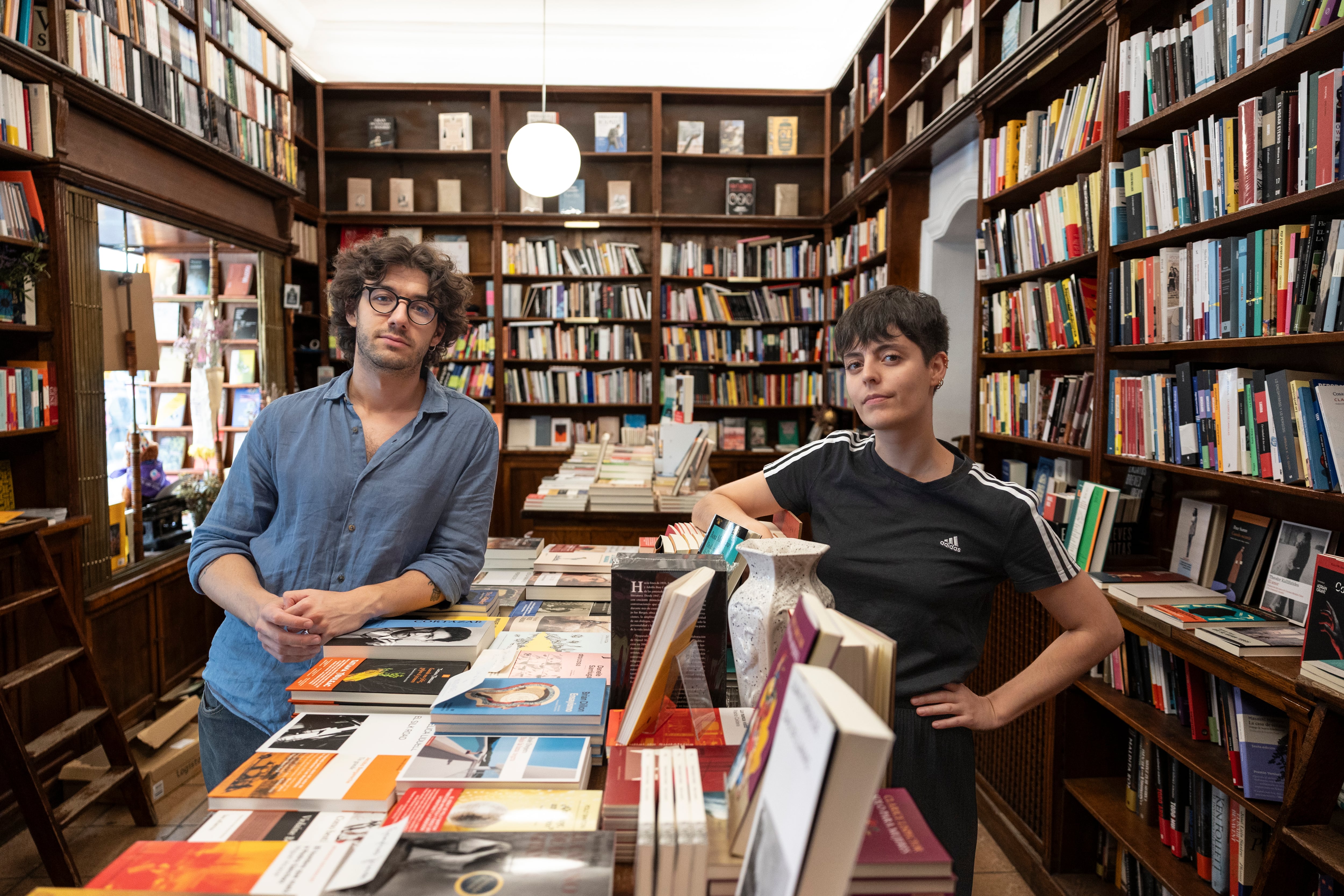 Los libreros Pablo Cerezo y María Treviño, en Pérgamo.