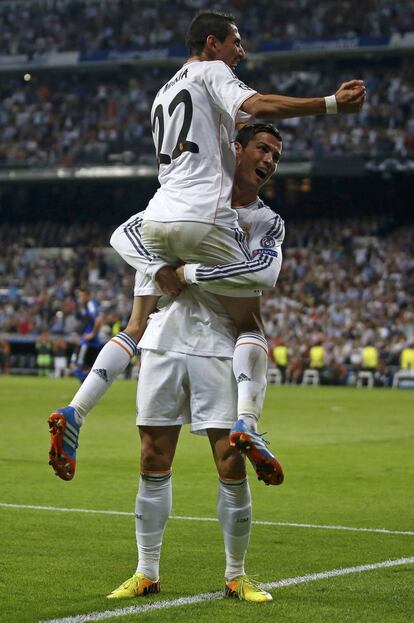 Cristiano Ronaldo celebra con Di Maria el 2 a 0.