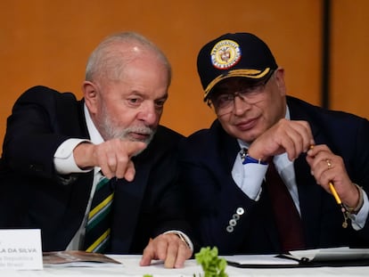 Los presidentes Lula (izquierda) y Petro, en la feria del libro de Bogota en abril pasado.