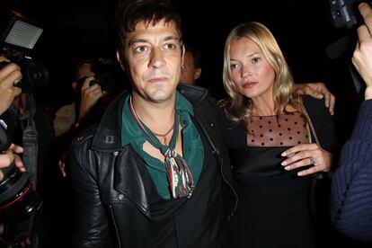 Kate Moss estuvo acompañada de su marido Jamie Hince.