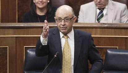 El ministre Cristóbal Montoro durant un ple del Congrés