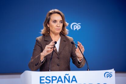 La secretaria general del PP, Cuca Gamarra, durante la rueda de prensa posterior a la reunión del comité de dirección de este domingo.