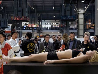 La <i>moda</i> japonesa del <i>nyotaimori</i> acaparó la atención del público en la feria Bread & Butter de Barcelona.