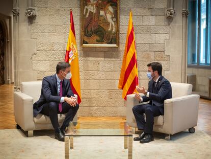 Pedro Sánchez, presidente del Gobierno, y Pere Aragonès, presidente de la Generalitat, en un momento de la reunión en el Palau, el pasado 15 de septiembre.